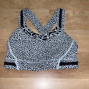 Lululemon sports bra size 2